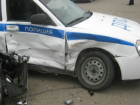 Пытавшийся скрыться от погони водитель иномарки протаранил «задом» автомобиль ДПС под Ростовом