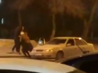 "Эротические" танцы двух ростовских красоток около авто сняли на видео