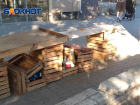 Ростовчанка жалуется на горы мусора и беспорядок около рынка