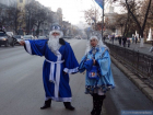Дед Мороз и Снегурочка проверяли знание ПДД у ростовских водителей