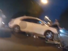 Торопливый Geely разбил «морду» о маршрутку с людьми в Ростове и попал на видео