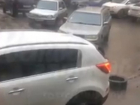 Шустрая мадам за рулем иномарки раскурочила полдвора в Ростовской области 