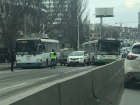Пробку в центре Ростова спровоцировало столкновение автобуса и легковушки