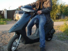 Забежав домой «по нужде» пьяный мужчина лишился припаркованного скутера во дворе Ростова
