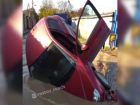 В Ростове-на-Дону иномарка с тремя пассажирами провалилась в яму