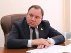 Больше известен скандалами, чем новостями с сайта госдумы депутат Виктор Дерябкин