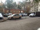 «Особенные люди» терроризируют свою новую соседку-автоледи на дворовой парковке Ростова