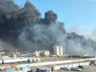 В Азове тушат крупный пожар возле складов с топливом