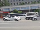 Шикарные покатушки ростовских школьниц на легендарном лимузине Hummer попали на видео
