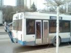 Безумные подростки считают, что у них есть вторая жизнь и цепляются за троллейбусы разъярили жителей Ростова