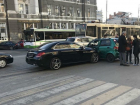 Владелец элитного "Мерседеса" сорвал номерные знаки сразу после ДТП в центре Ростова