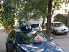 Вонючими мусорными пакетами закидали машины зарвавшихся автохамов в Ростове