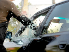 Молодой мужчина разбил окно в чужом автомобиле ради дорогого регистратора в Ростовской области