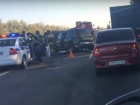 Сразу две жуткие массовые аварии с грузовиками блокировали трассу Ростовской области и попали на видео