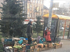 Устроившие вокруг себя помойку уличные продавцы привели в бешенство жительницу Ростова