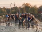 300 человек оказались отрезаны от материка после затопления моста в Ростове
