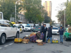 Рынок посреди дороги устроили ростовские продавцы в центре города