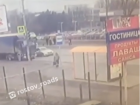 В сети появилось видео наезда многотонной фуры на пожилого пешехода в Ростове 