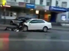 Жуткую аварию с вырезанием водителя из салона иномарки в Ростове сняли на видео