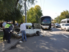 В Ростове водитель «Рено-Логан» спровоцировал аварию с рейсовым автобусом