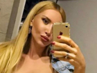 "Рвущей брюки как орех" попой известная блондинка из Ростова навела на мысли о возможной беременности