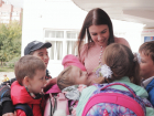 Школьники из Ростова необычно поздравили своих учителей с праздником