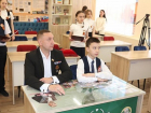 Донской депутат Максим Гелас открыл «Парту героя» в честь себя самого