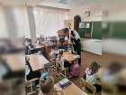 Для первоклассников ростовской школы провели экологический урок