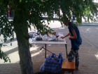 Уличного продавца «модных» женских трусов попросили прогнать с остановки в центре Ростова