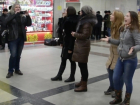 Девушки на ростовском вокзале устроили песенный флешмоб в честь СССР, который сняли на видео
