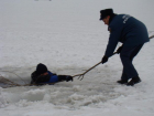 Опасный лед на донских водоемах спровоцировал спецоперацию МЧС
