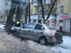 «Убивший» о дерево автомобиль такси водитель-новичок страшно покалечил своего пассажира в Ростове