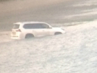 Случайно «заплывший» в Дон Lexus вызвал завистливый смех у ростовчан на видео