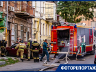 Обрушилась крыша и перекрытия: покажем, как пожарные потушили крупное возгорание в центре Ростова