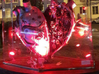Соблазнившиеся мелочью вандалы разбили скульптуру киберпанкового сердца Ростова