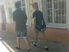 Таинственный парень с пакетом из-под фастфуда на голове изумил ростовчан на видео