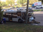 В Ростове автобус с пассажирами врезался в столб
