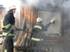 Мужчина погиб и двухлетняя малышка пострадала при пожаре в летней кухне в Ростовской области
