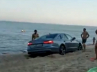 «Довыпендривался»: дрифтовавший на сельском пляже дорогой Audi накрепко увяз в песке под Ростовом