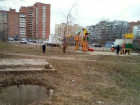 Чудовищный «мусорный портал» у детской площадки власти Ростова победили бетонной плитой