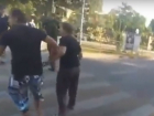 Попытка раздавить толпу пешеходов на «зебре» лихим ростовским автолюбителем попала на видео