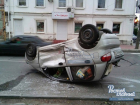 В соцсетях появилось фото двух странных аварий в Ростове