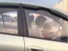 Экстремальные уроки вождения устроила своему маленькому сыну молодая автоледи в Ростове на видео 