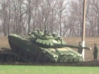 Разворачивание "множества" танков у границы с Украиной в Ростовской области показал на видео Reuters