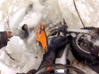 Мужчина на мотоцикле провалился под лед на реке Маныч и погиб