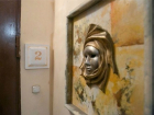 Ростовский художник сделал из обшарпанного и унылого подъезда вторую Третьяковскую галерею