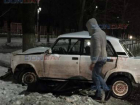 Неуправляемая легковушка вонзилась в острый металлический штырь под Ростовом