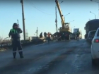 Видео срочной битвы властей Ростова с чудовищной дырой моста снял водитель