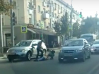 Иномарка сбила безрассудную женщину-пешехода в центре Ростова 