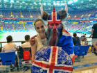 Странствующего исландского фаната-викинга "разорвали" для фотографий в Ростове 